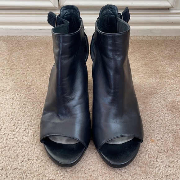 Stuart Weitzman Opendoor Nappa Peep Toe Booties - Picture 5 of 15